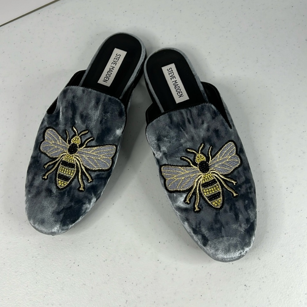 Steve Madden Hugh Blue Velvet Bee  Slip On Size 9M